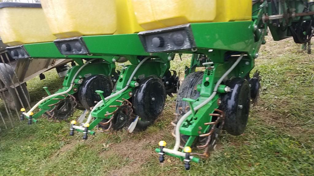 John Deere 7200 Corn Planter
