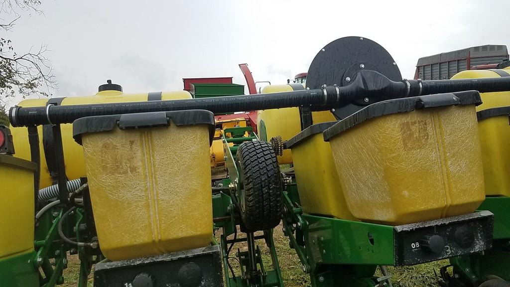 John Deere 7200 Corn Planter