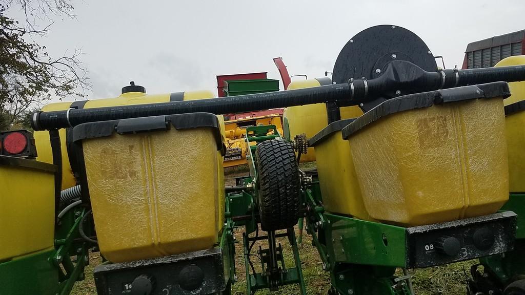 John Deere 7200 Corn Planter
