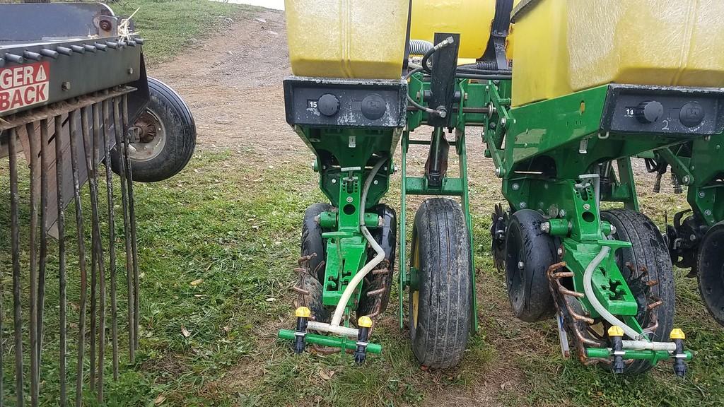 John Deere 7200 Corn Planter