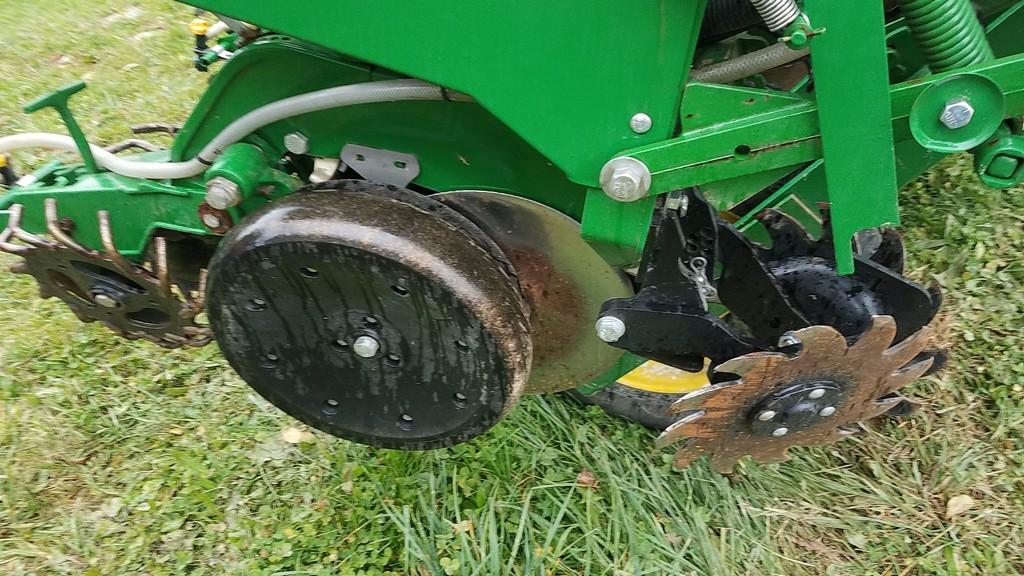 John Deere 7200 Corn Planter