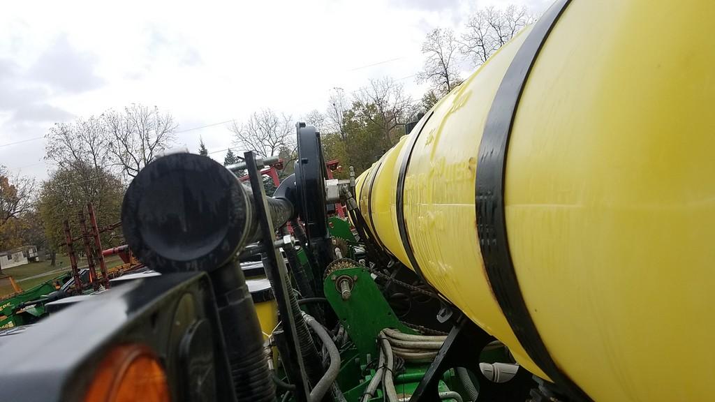 John Deere 7200 Corn Planter