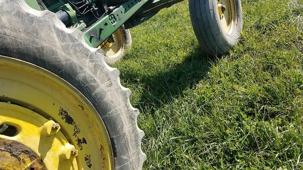 John Deere 4240 Cab Tractor