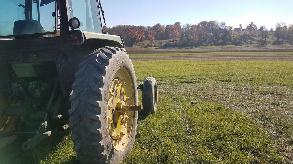 John Deere 4240 Cab Tractor