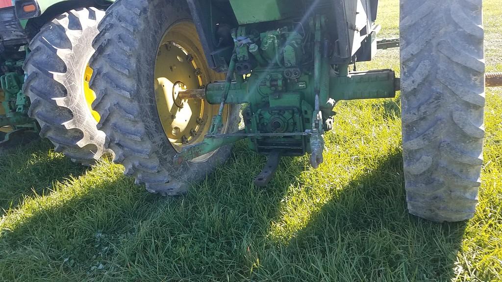 John Deere 4240 Cab Tractor