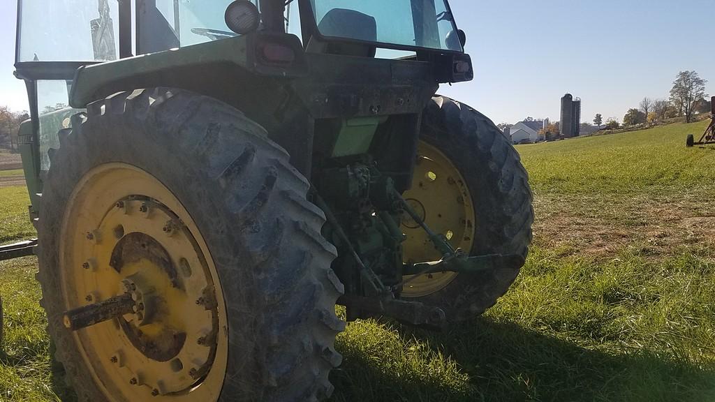 John Deere 4240 Cab Tractor