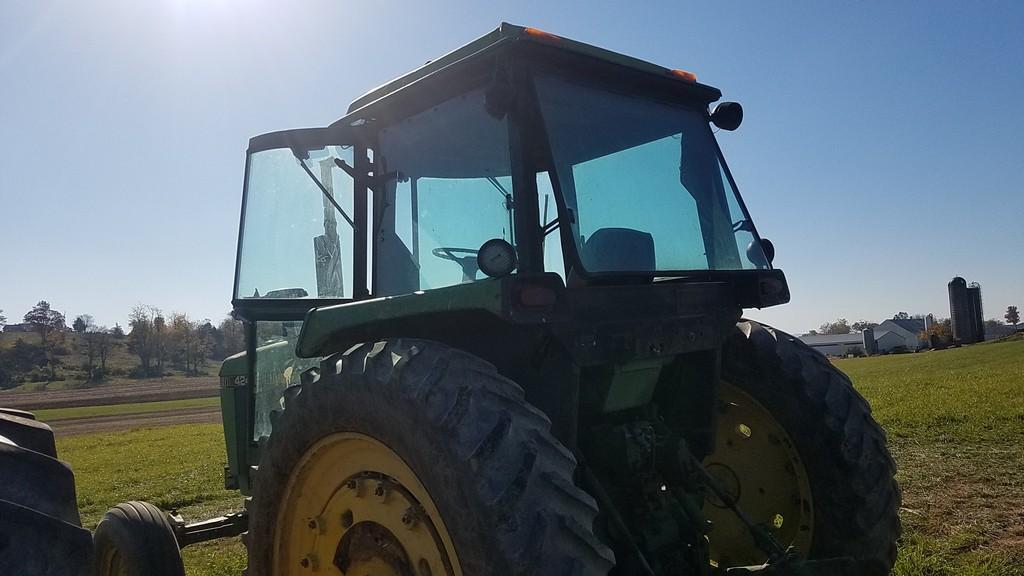 John Deere 4240 Cab Tractor