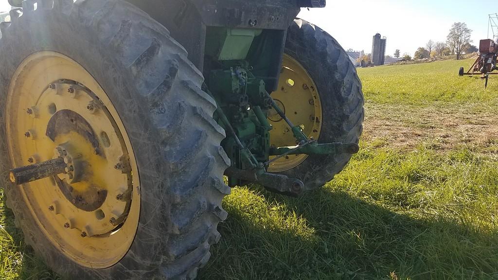 John Deere 4240 Cab Tractor