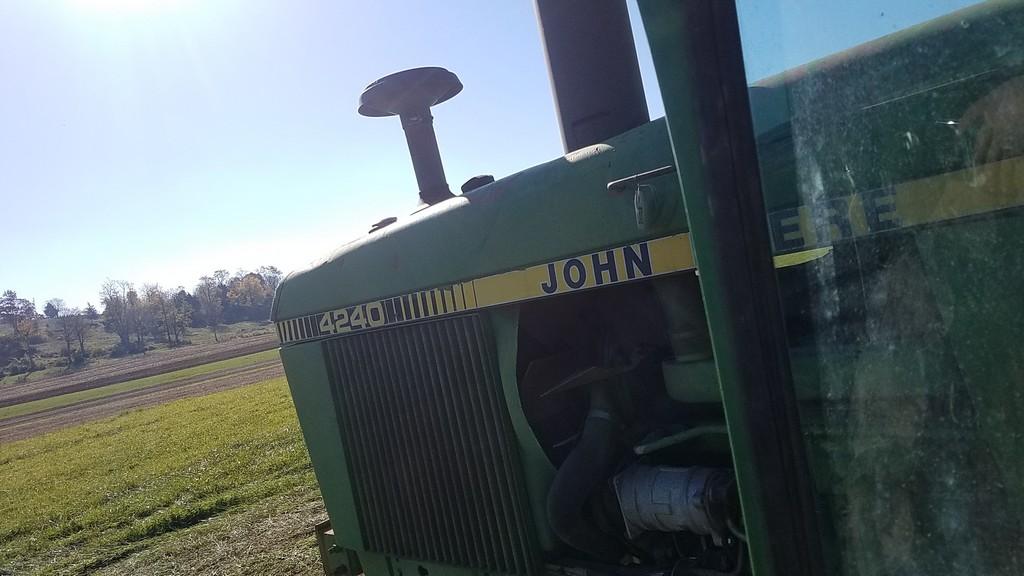 John Deere 4240 Cab Tractor
