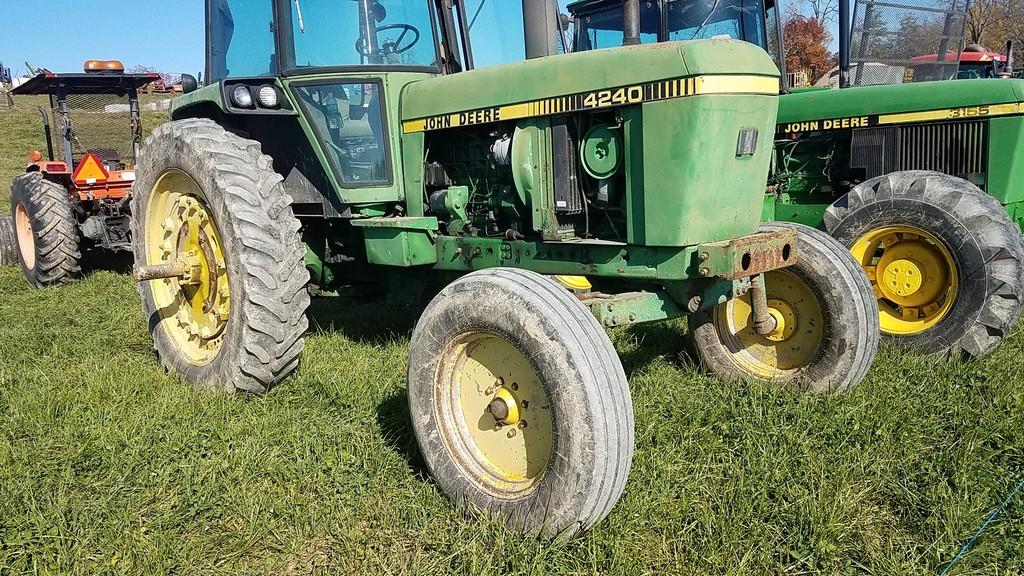 John Deere 4240 Cab Tractor