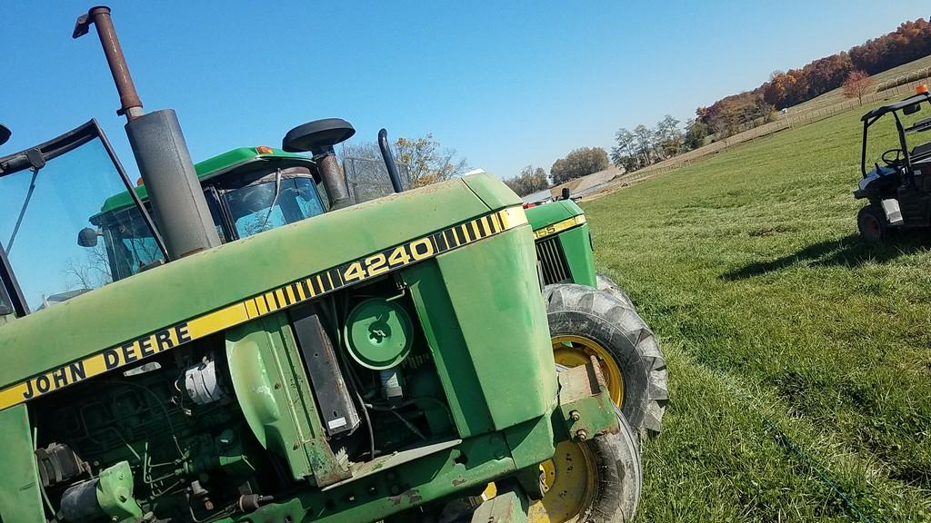John Deere 4240 Cab Tractor