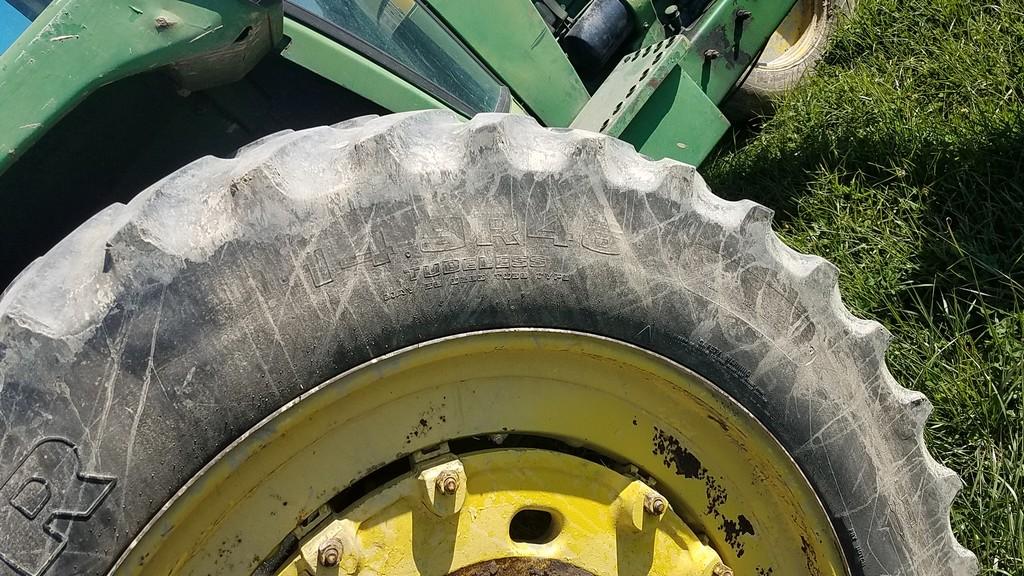 John Deere 4240 Cab Tractor