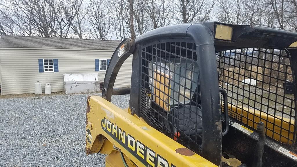 John Deere 240 Skid Steer 'Runs & Operates'