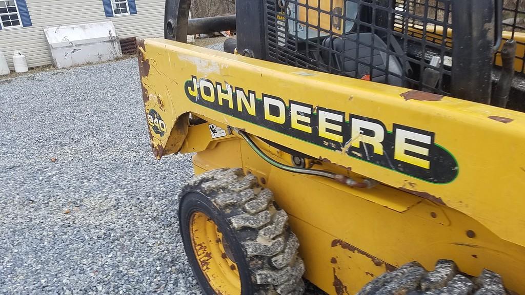 John Deere 240 Skid Steer 'Runs & Operates'