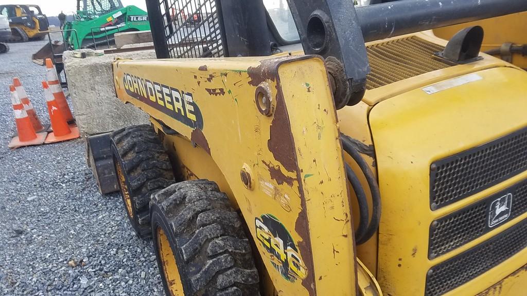 John Deere 240 Skid Steer 'Runs & Operates'