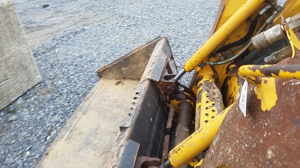 John Deere 240 Skid Steer 'Runs & Operates'