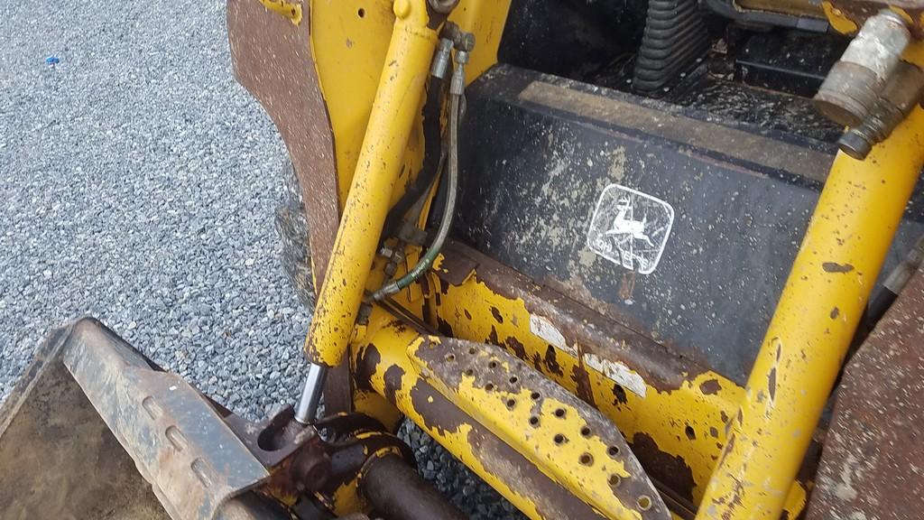 John Deere 240 Skid Steer 'Runs & Operates'