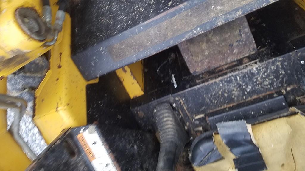 John Deere 240 Skid Steer 'Runs & Operates'