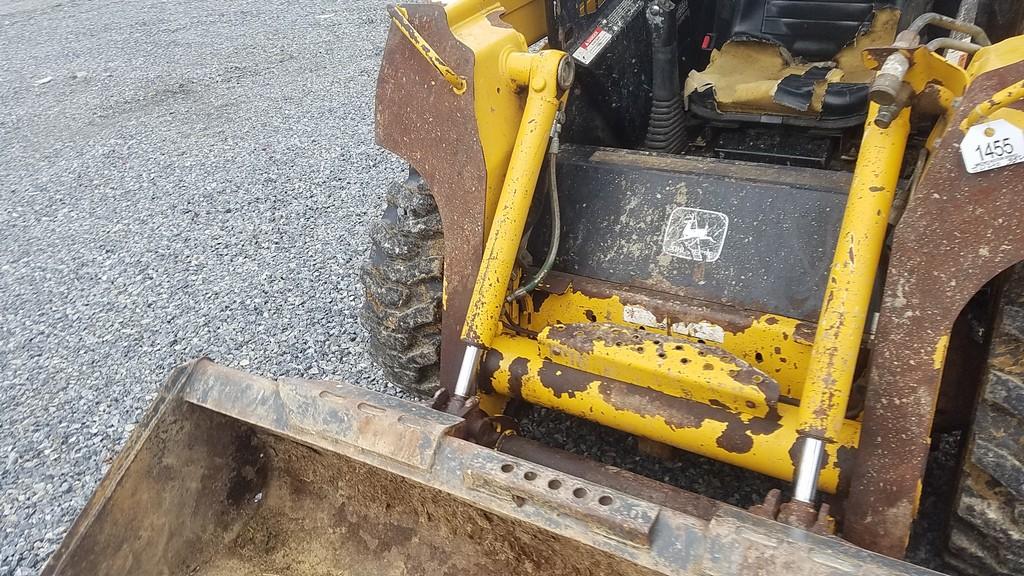 John Deere 240 Skid Steer 'Runs & Operates'