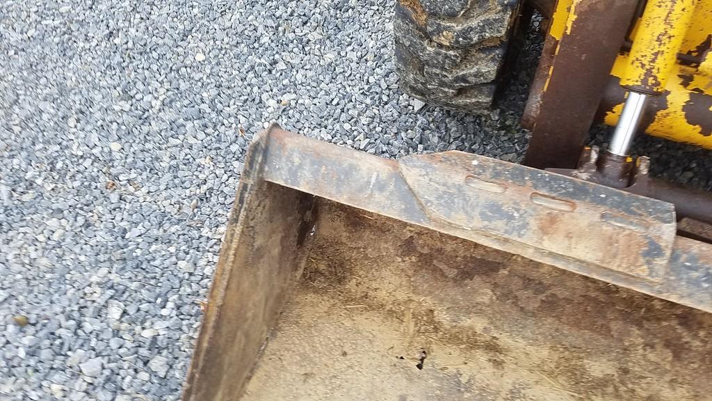 John Deere 240 Skid Steer 'Runs & Operates'