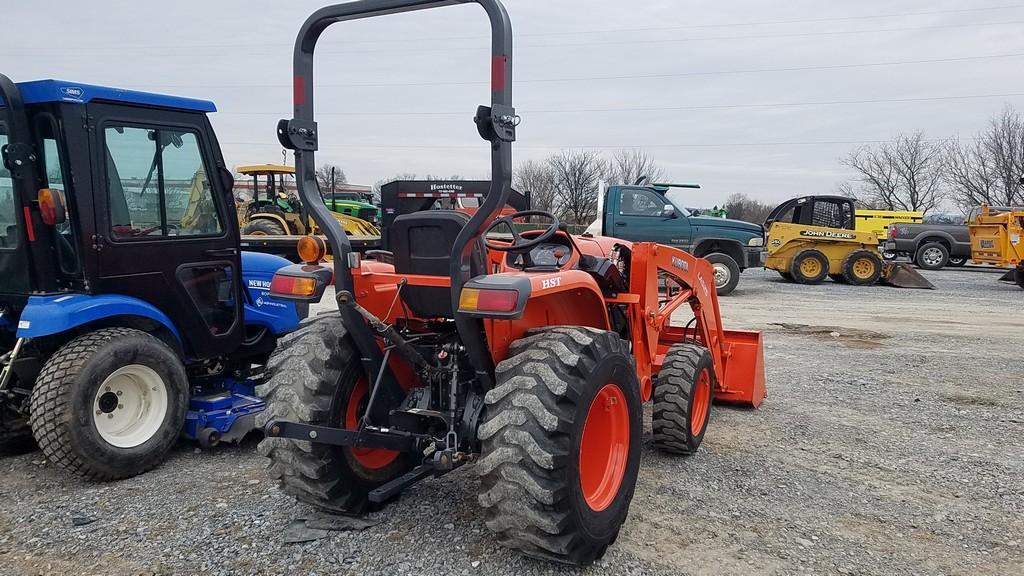 Kubota L3301 Compact Loader Tractor 'Ride & Drive'