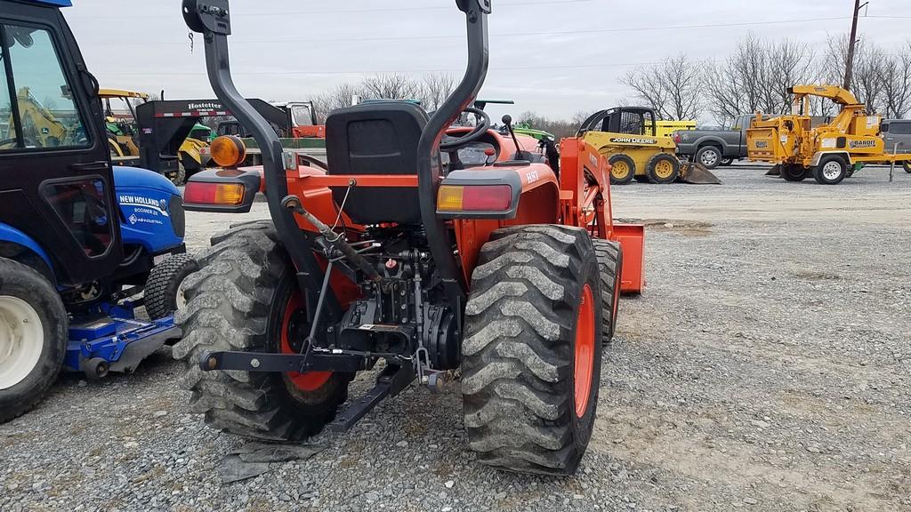 Kubota L3301 Compact Loader Tractor 'Ride & Drive'