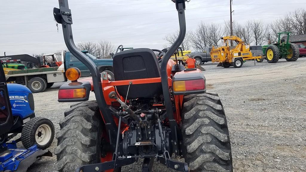 Kubota L3301 Compact Loader Tractor 'Ride & Drive'