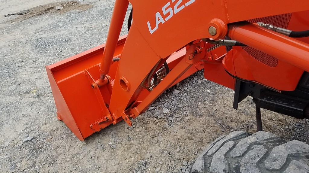 Kubota L3301 Compact Loader Tractor 'Ride & Drive'