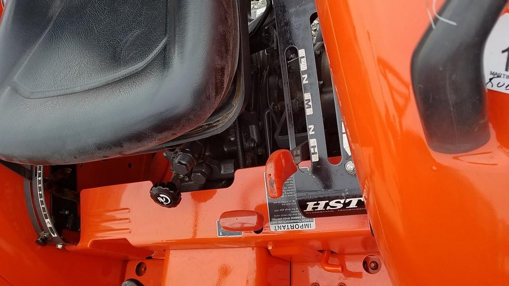 Kubota L3301 Compact Loader Tractor 'Ride & Drive'
