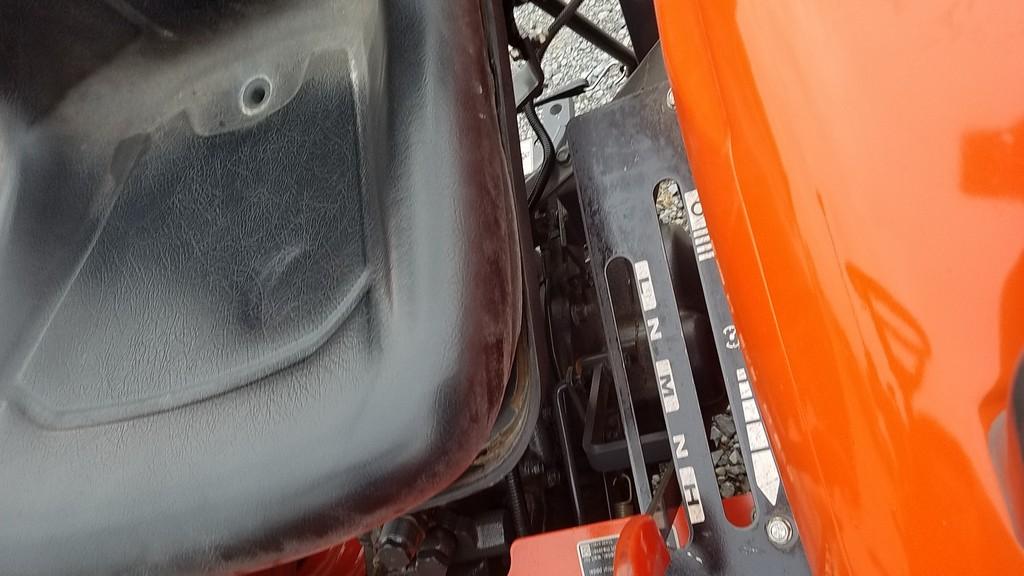Kubota L3301 Compact Loader Tractor 'Ride & Drive'