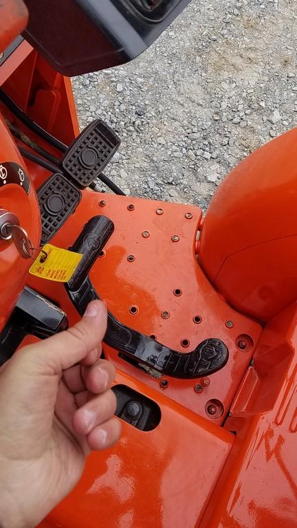 Kubota L3301 Compact Loader Tractor 'Ride & Drive'