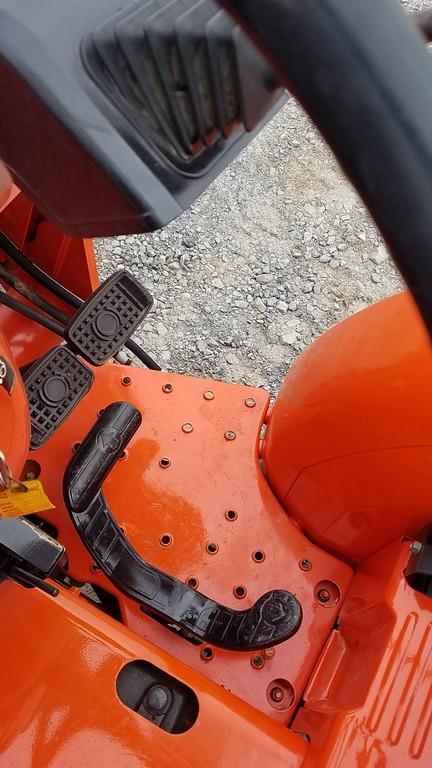 Kubota L3301 Compact Loader Tractor 'Ride & Drive'