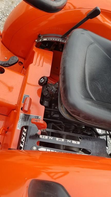 Kubota L3301 Compact Loader Tractor 'Ride & Drive'