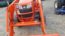 Kubota L3301 Compact Loader Tractor 'Ride & Drive'