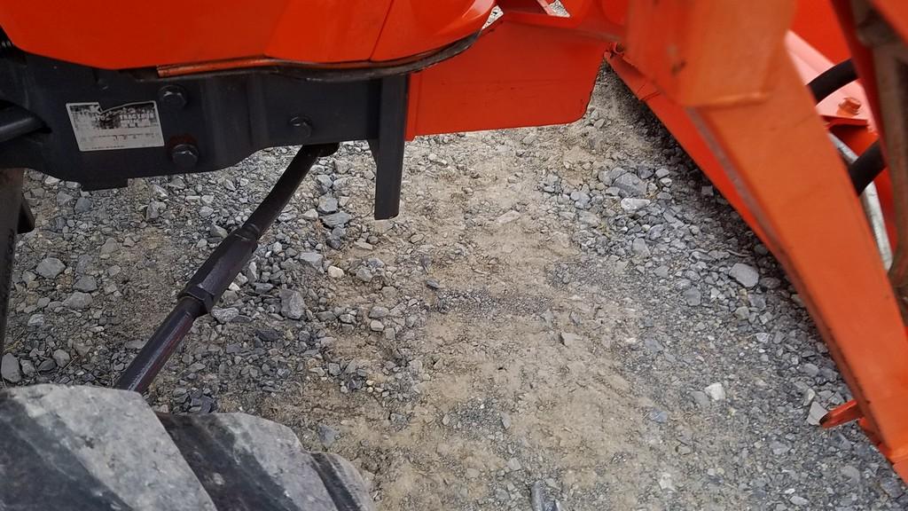 Kubota L3301 Compact Loader Tractor 'Ride & Drive'