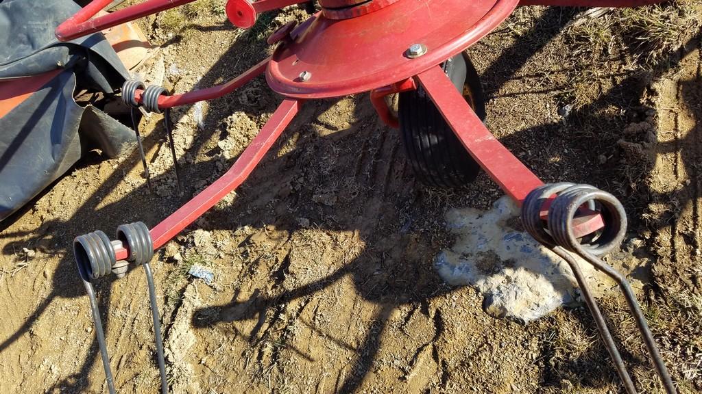 New Holland 157 Tedder