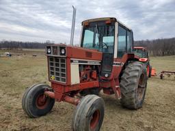 International 1486 Cab Tractor