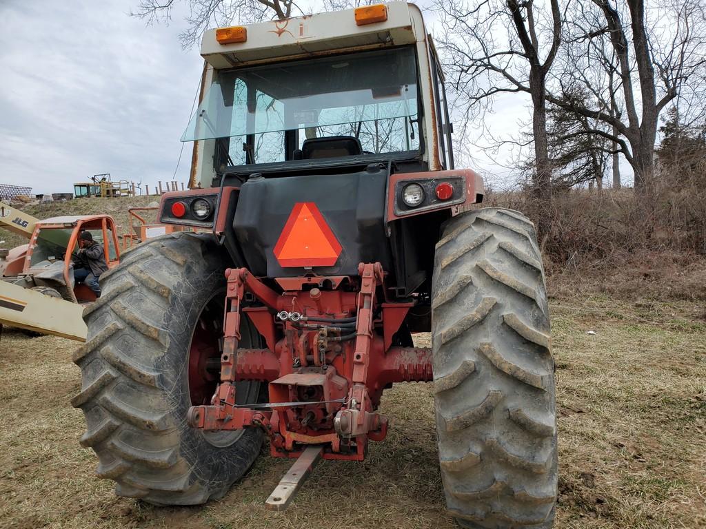 International 1486 Cab Tractor