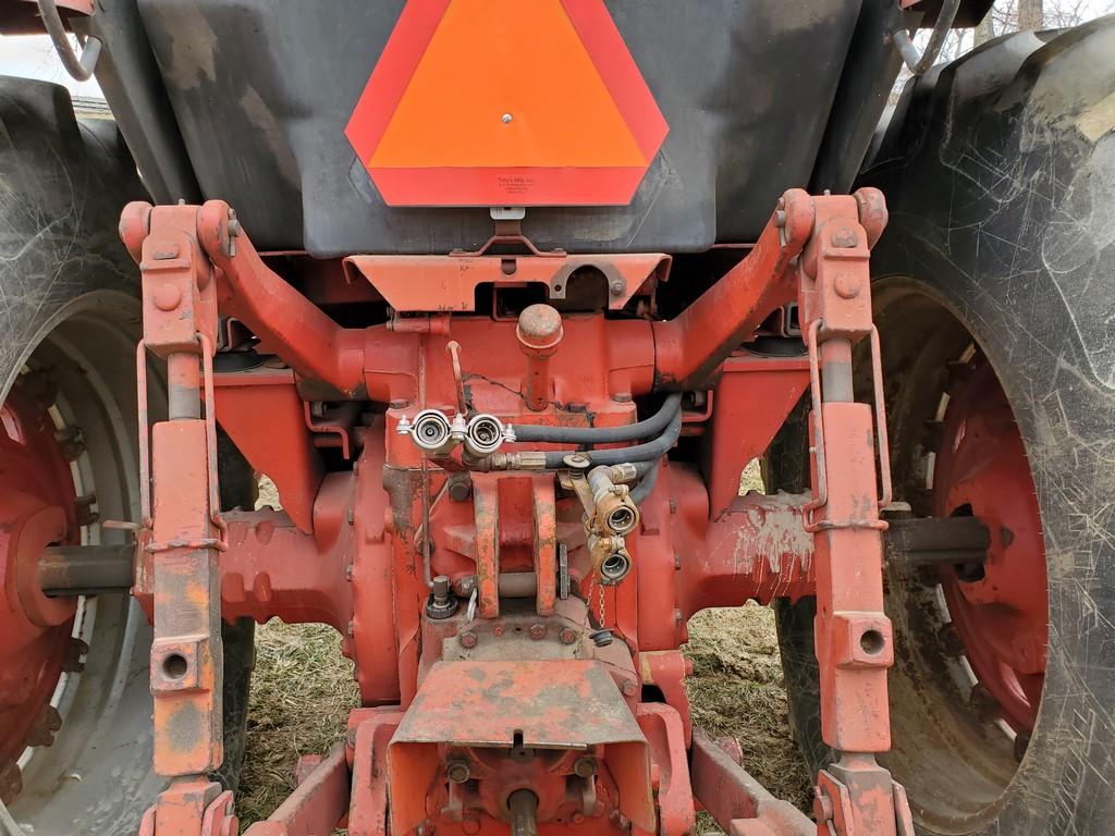 International 1486 Cab Tractor