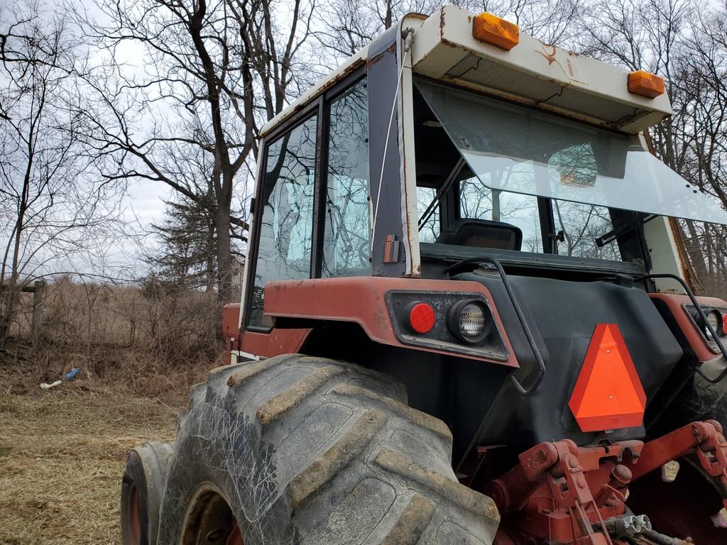 International 1486 Cab Tractor
