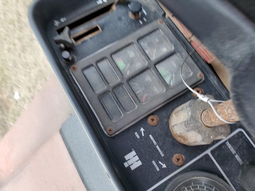 International 1486 Cab Tractor