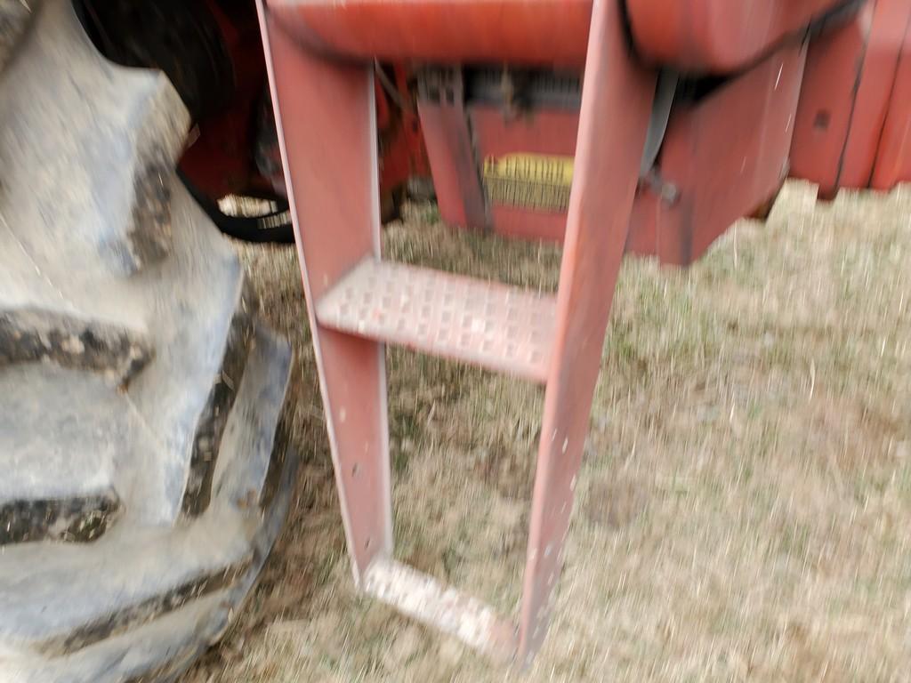 International 1486 Cab Tractor
