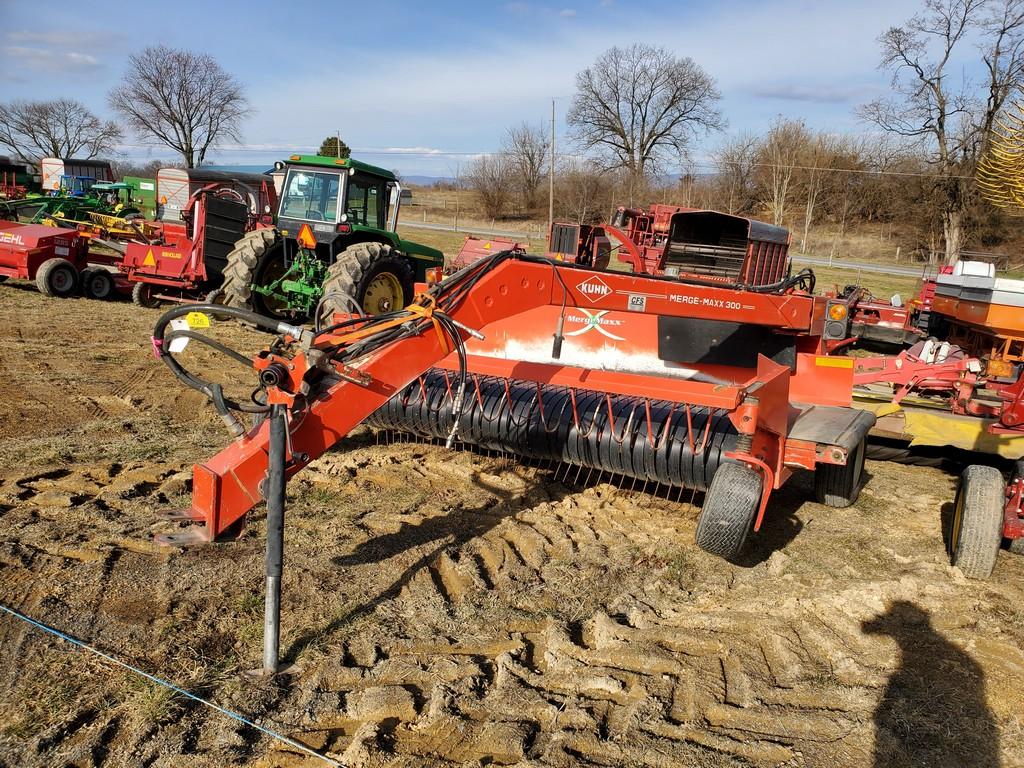 Kuhn Merge Maxx 300 Merger 'Controls in the Office'