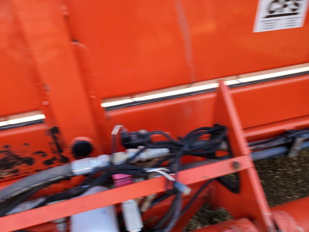 Kuhn Merge Maxx 300 Merger 'Controls in the Office'