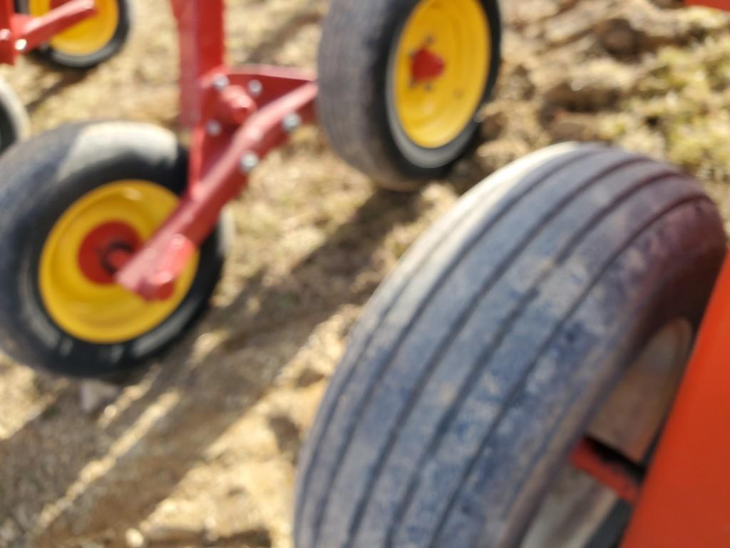Kuhn Merge Maxx 300 Merger 'Controls in the Office'