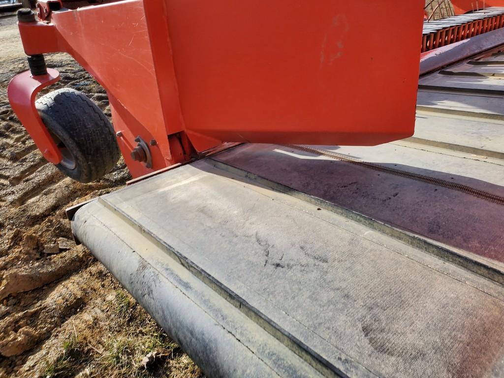 Kuhn Merge Maxx 300 Merger 'Controls in the Office'