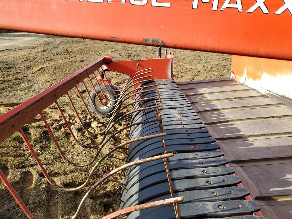 Kuhn Merge Maxx 300 Merger 'Controls in the Office'