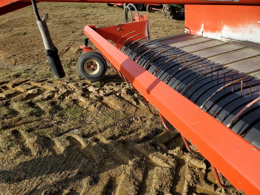 Kuhn Merge Maxx 300 Merger 'Controls in the Office'