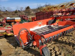 Kuhn Merge Maxx 300 Merger 'Controls in the Office'