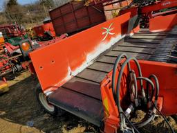 Kuhn Merge Maxx 300 Merger 'Controls in the Office'